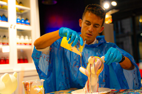 Color Room Lyon: Fun Pouring Painting Experience Bear Bricks Pouring Painting Session