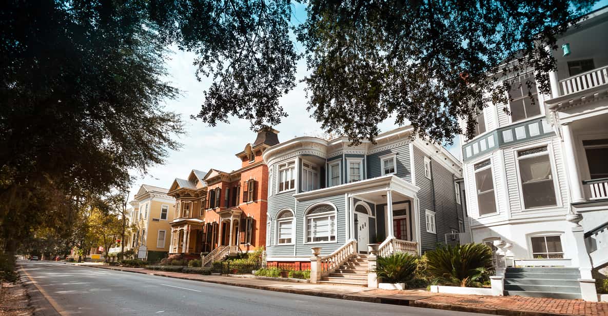 savannah-comedy-trolley-tour-getyourguide
