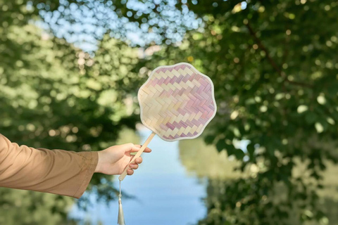 Shanghai: Traditional Bamboo Weaving Fan Experience