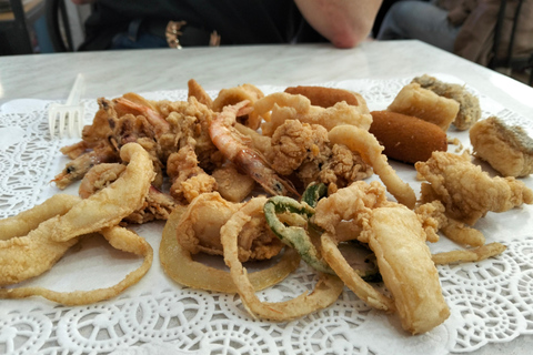 Chef-led Seville tapas tour /Authentic dishes & local wines