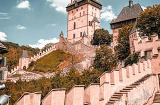 Ab Dresden: Geführte Tagestour zur Burg Karlštejn in Tschechien