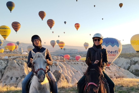 Kapadocja: przejażdżka konna po Dolinie MiłościCappadocia: Love Valley Horseback Riding Tour