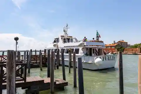 Tour in barca di un giorno a Murano Burano Torcello da Chioggia