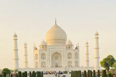 Delhi: Airport to Airport Layover Taj Mahal City Tour By Car