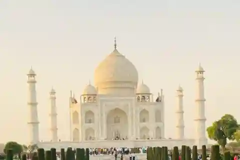 Delhi: Airport to Airport Layover Taj Mahal City Tour By Car