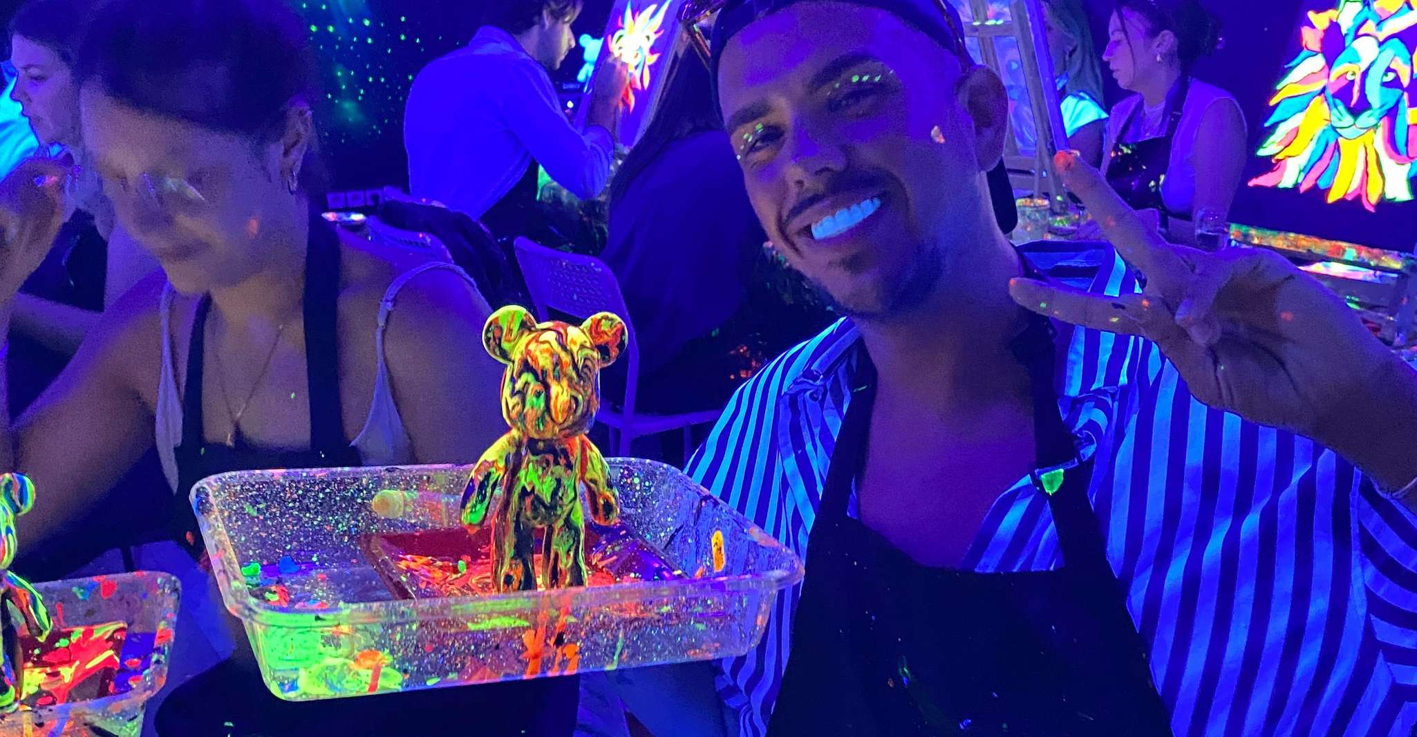 Barcelona: Bear-brick Fluorescent Painting | Wine and Art photo 13