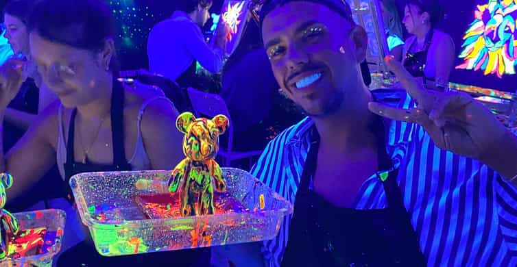 Barcelona: Bear-brick Fluorescent Painting | Wine and Art photo 13