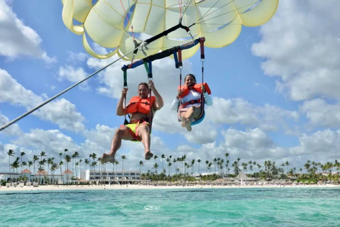 Punta Cana: Parasailing-upplevelse med transfer tur och returSingel