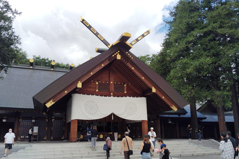 Sapporo: Wycieczka po świątyniach Hokkaido z rytuałami, historią i słodyczami