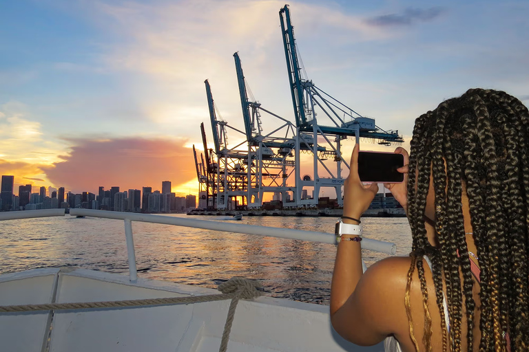 Miami: Biscayne Bay Boat Tour with Guide