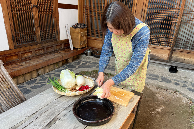 Seoul: Kimchi Cooking Class in Traditional Hanok House Kimchi Cooking Class in Traditional Hanok House