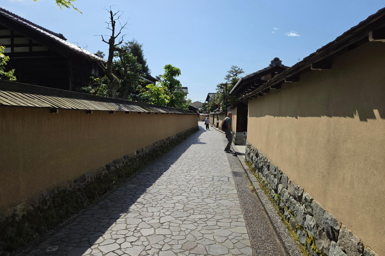 Kanazawa: Samurai Castle and Warrior District Walking Tour