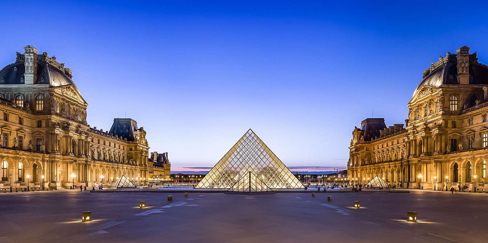 Paris: Louvre Guided Tour with Reserved Access & Boat Cruise