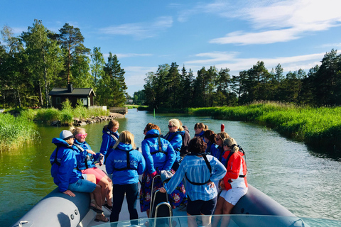 Helsinki: Private RIB Boat Cruise with Snacks and Drinks