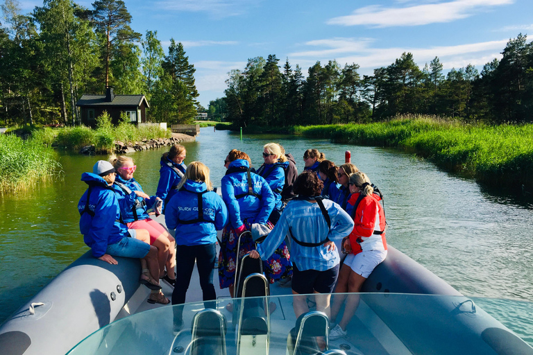 Helsinki: Private RIB Boat Cruise with Snacks and Drinks