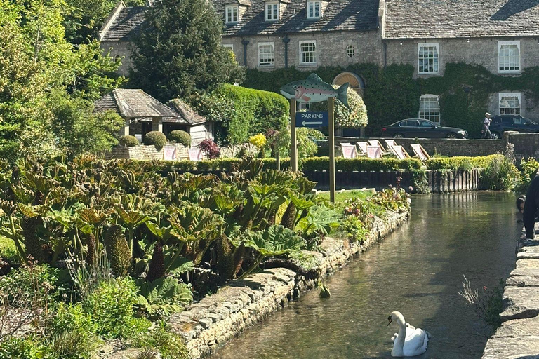 London: Cotswolds Villages & Castle Combe Small-Group Tour