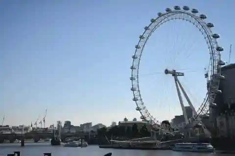London: Harry Potter Tour with River Cruise & London Eye