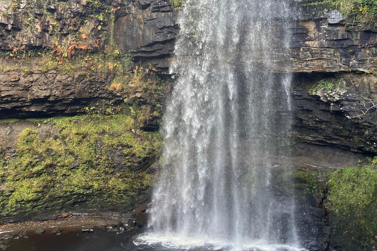 Da Cardiff: Tour di un giorno di castelli, cascate e montagne