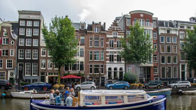 Amsterdam: Covered Booze Cruise with Unlimited Drinks Option