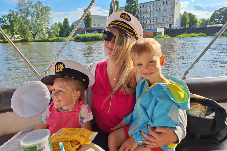 Wroclaw: Sunset Catamaran Cruise with Drink and Music