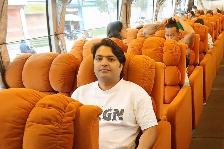 Bandipur: nach Kathmandu/Pokhara/Chitwan Touristenbus. Foto: GetYourGuide