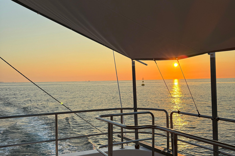 Jeju: Yacht Tour with Optional Sunset or Haenyeo Experience Sunset Tour