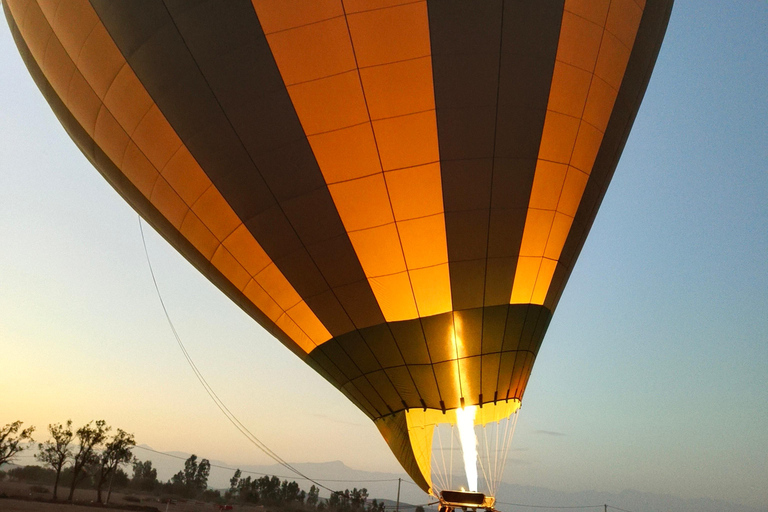 Marrakech: Royal Breakfast with Hot Air Balloons view