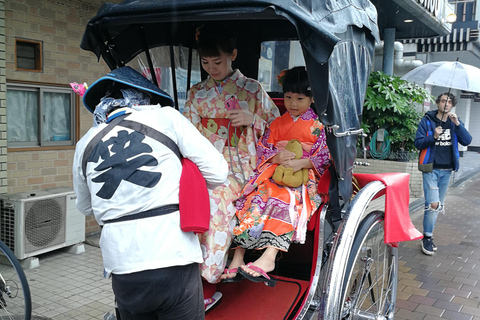 Osaka: Kimono Rental and Rickshaw Ride in Shinsekai