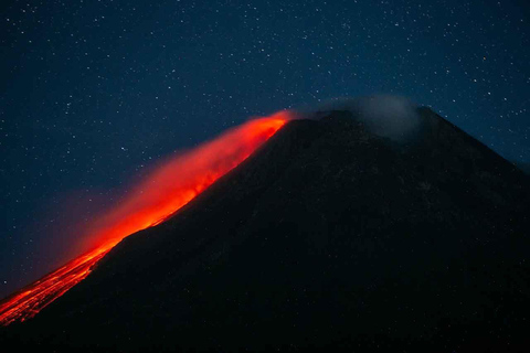 Yogyakarta : Turgo Hill - Vue imprenable sur les coulées de lave du mont MerapiYogyakarta : colline de Turgo - Vue imprenable sur le volcan Merapi