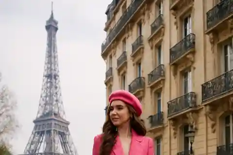 Paris: Emily Filming Locations Walking Tour