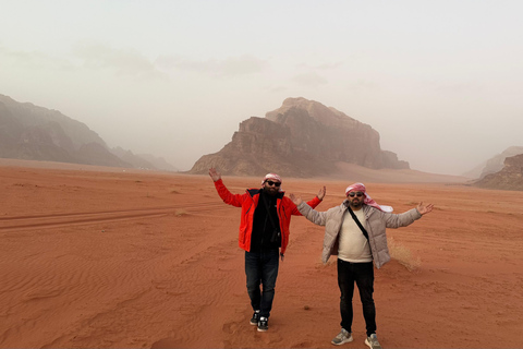 Wadi Rum: Jeep Tour & 1-Night Hostel Stay with Breakfast