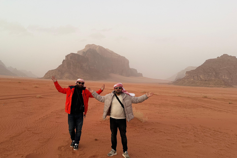 Wadi Rum: Jeep Tour & 1-Night Hostel Stay with Breakfast
