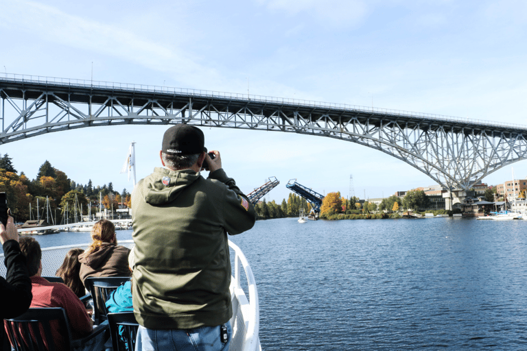 Seattle: Locks Cruise with Local Guide Departs From AGC Marina/Lake Union with Return Bus
