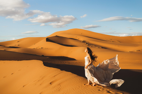 Maspalomas: Flying Dress Photoshoot in Sand Dunes Standard (20 photos | 30 mins)