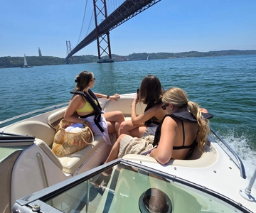 Lisbon - Sunset Tour by Private Boat with Welcome Drink