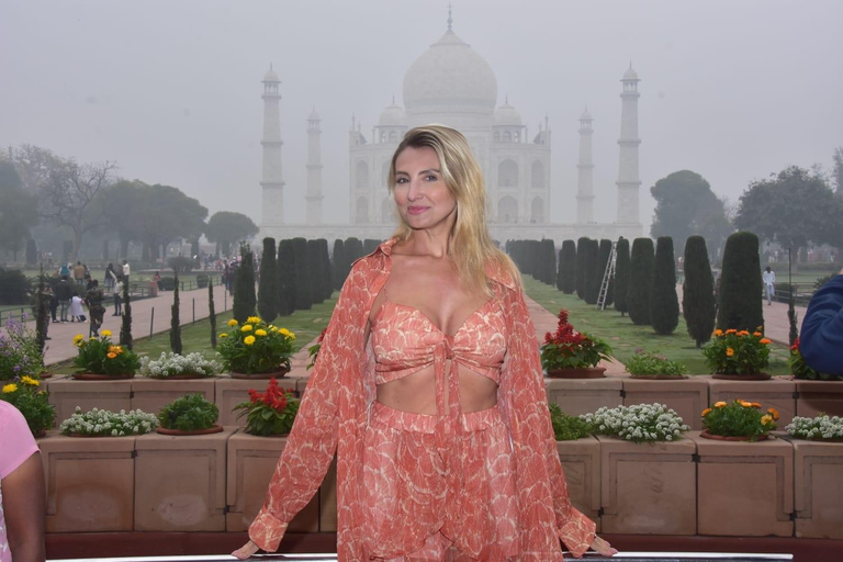 Taj Mahal Tour with Professional Photographer & Expert Guide Tour with Private Car, Driver and Guide Cum Photographer
