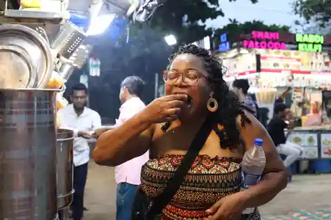 Mumbai: Street Food And Evening Bazaar Tour