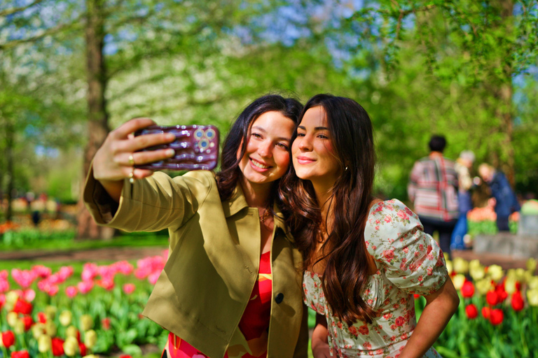 From Rotterdam and The Hague: Bus Tour with Keukenhof Ticket