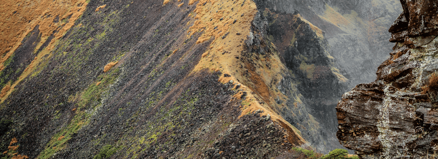 Île de Pâques : Journée complète : grottes ancestrales et village d'Orongo