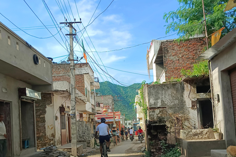 Udaipur nach Ranakpur 60km Radtour mit Besuch eines Jain Tempels