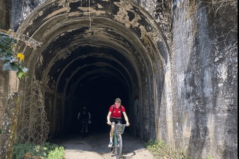 Medellín: Mountain Bike Tour with Lunch and Pickup