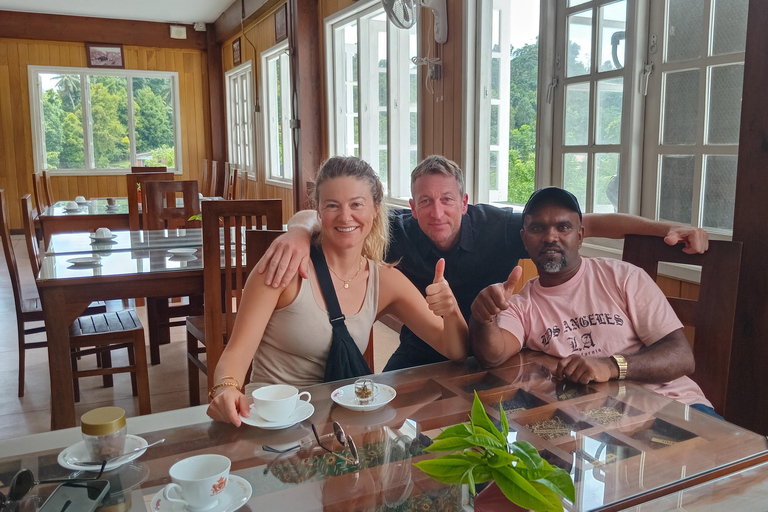 Kandy: Tuk Tuk City Tour with Local Driver