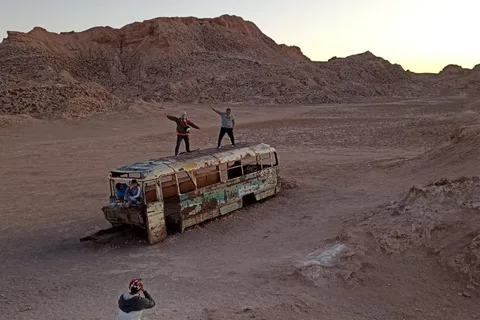 San Pedro de Atacama: Vallecito + Abandoned Bus Guided Tour