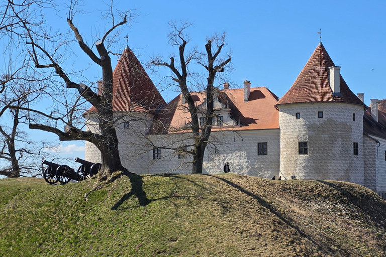 From Riga: Bauska Castle & Rundāle Palace Half Day Trip