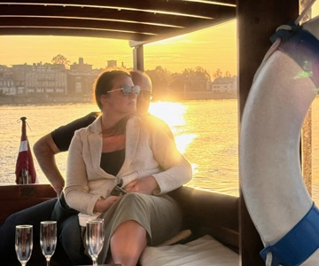 Riga: Evening or Sunset Boat Tour with Welcome Drink