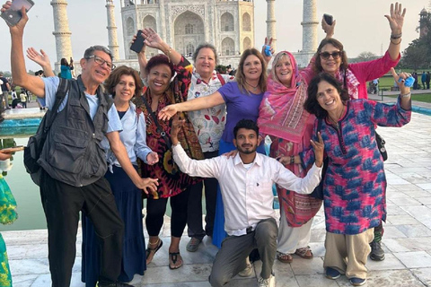 From Delhi: Taj Mahal Day Trip by AC Car with 5-Star Lunch All-Inclusive Tour: AC Car, Guide, 5-Star Meal & Tickets