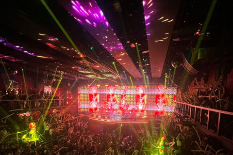 蓬塔卡纳：独家屋顶酒吧与秘境俱乐部的邂逅之夜蓬塔卡纳：在独家屋顶酒吧与秘密俱乐部度过一夜