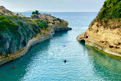 Corfú: Viaje en autobús y baño en Canal d'Amour, Kassiopi y Barbati