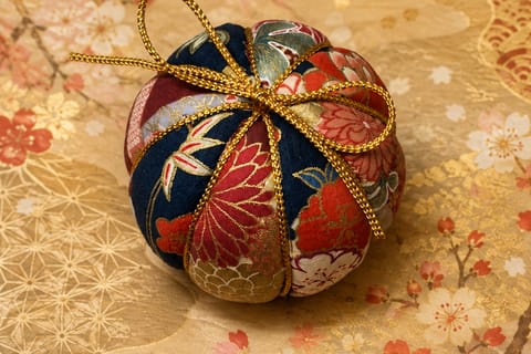 Kyoto: Temari Ball-Making Workshop with Kimono Fabric - Image 2