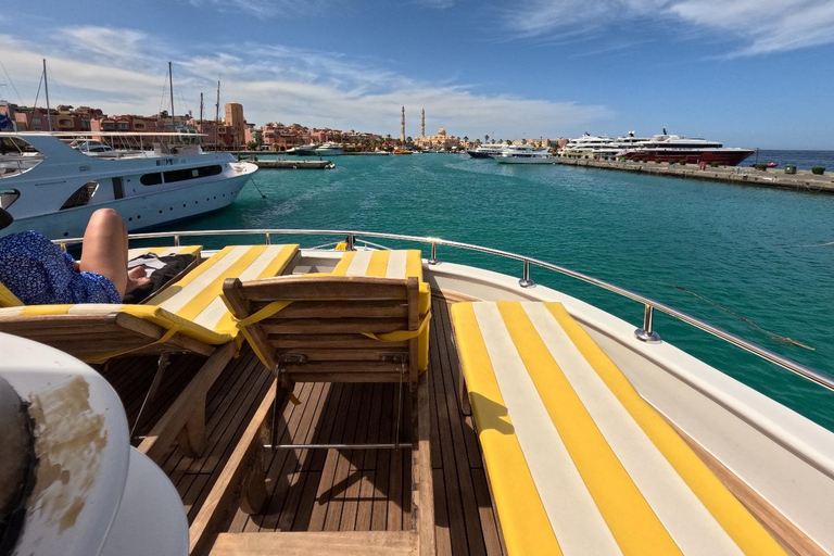 Hurghada: Couples & Families Sunset Cruise with Dinner